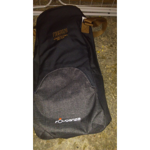 lots sac a roulette+boite de pansage +botte en cuire et sac a botte +protège dos cross +bombe et cravache et protection