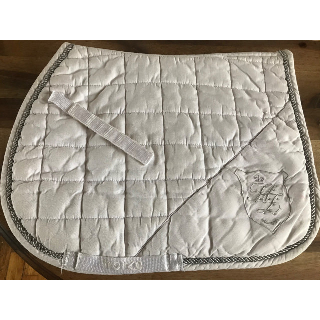 Tapis blanc avec strass et liseré gris