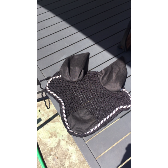 Bonnet noir à blanc