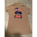 polo beige drapeaux