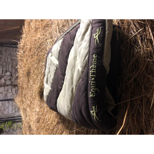 Tapis équitheme marron vert d’eau