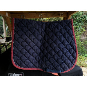 Tapis bleu marine et rouge