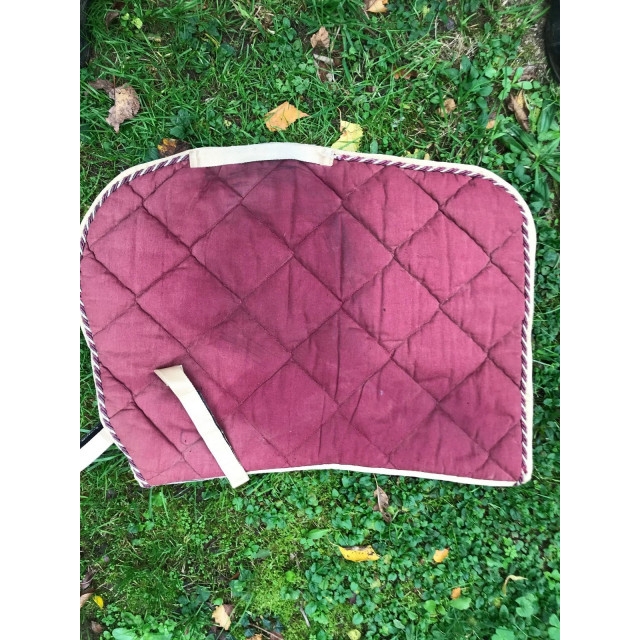 Tapis rouge bordeaux