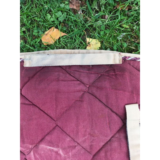 Tapis rouge bordeaux