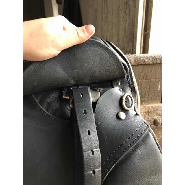 `selle d'obstacle en cuir