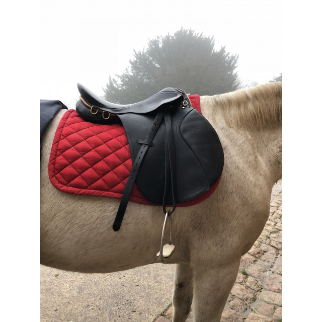 `selle d'obstacle en cuir