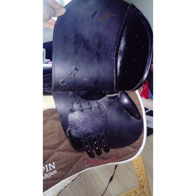 Selle mixte 17.5 pouces en cuir noir