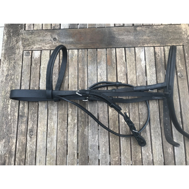 Filet en cuir noir cheval