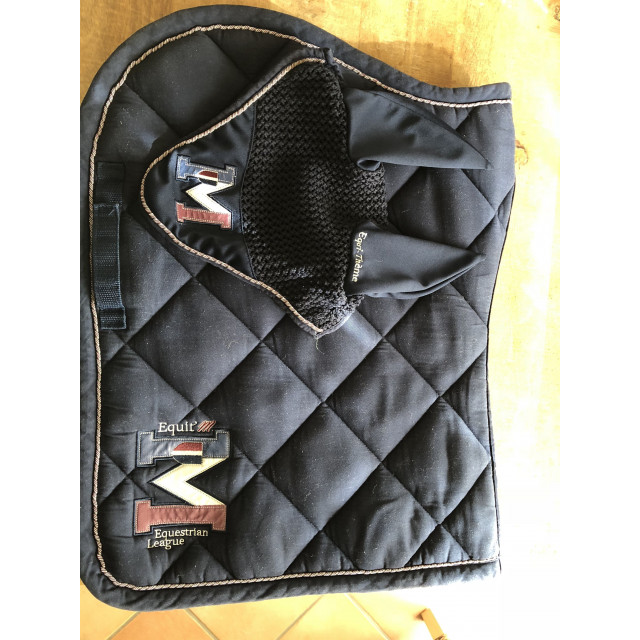 Ensemble bleu equitheme