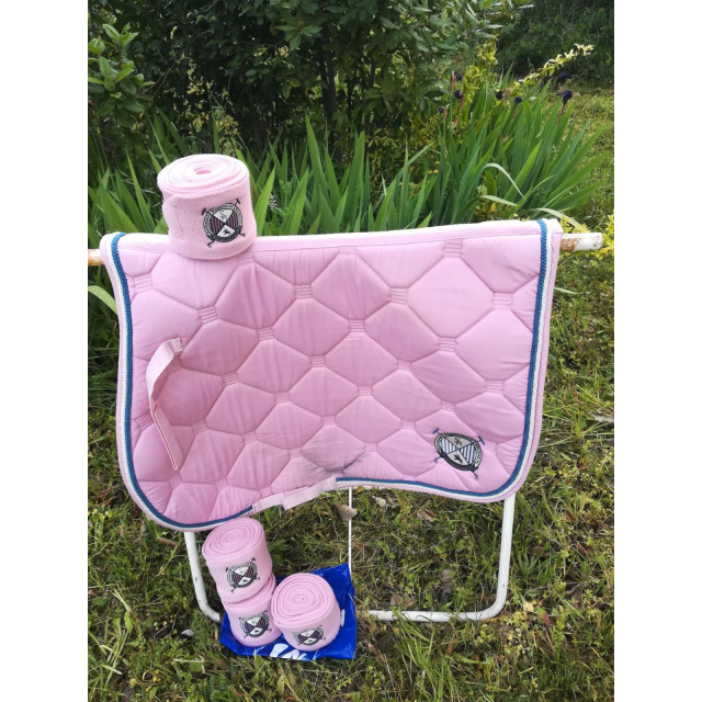 Ensemble tapis et bandes rose pâle