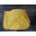 Tapis jaune