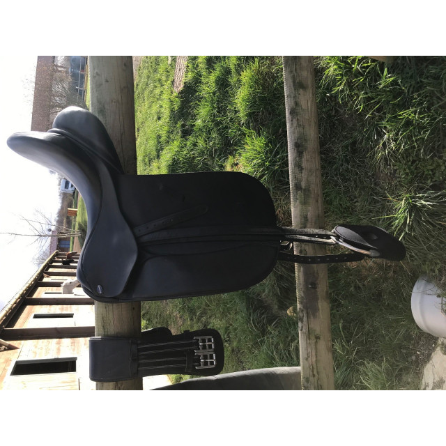 Selle dressage euroriding diamant 17 pouces super etat