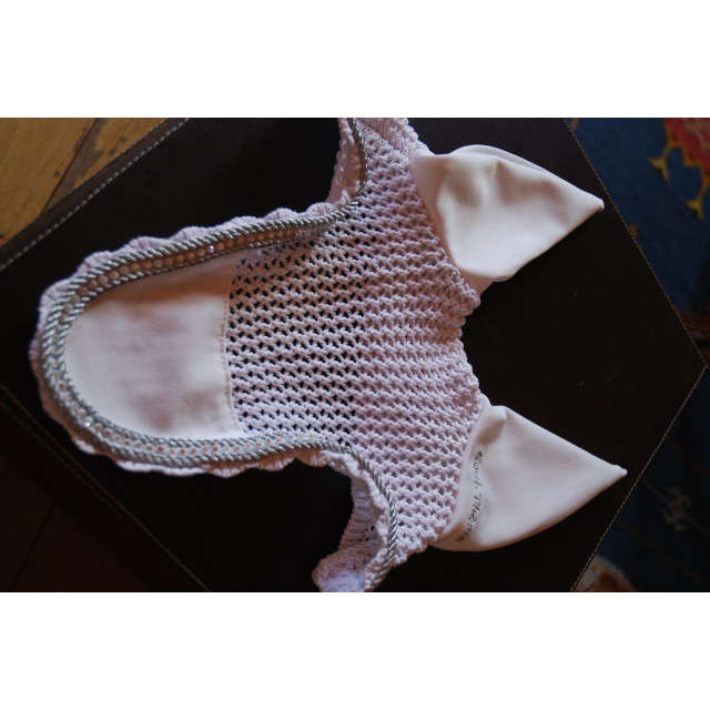 Bonnet blanc et strass taille cheval