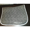 Tapis paddock gris