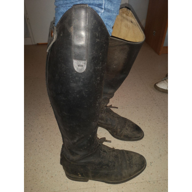 Botte en cuir rectiligne