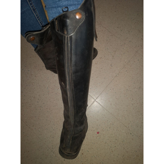 Botte en cuir rectiligne