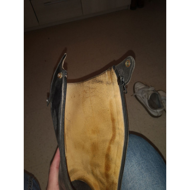 Botte en cuir rectiligne
