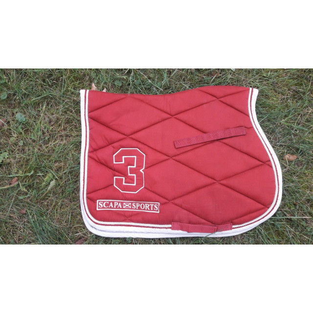Ensemble tapis scapa + bonnet br rouge toujours dispo!