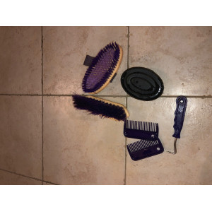 boîte de rangement avec brosse et peigne