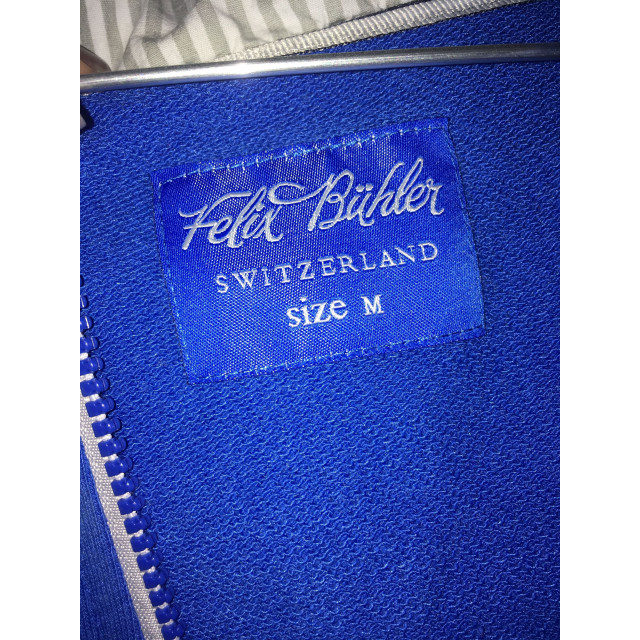 Sweat-shirt à capuche, Félix Bühler