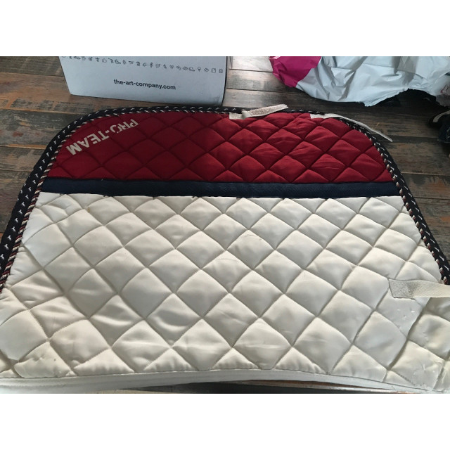 Tapis blanc rouge et bleu