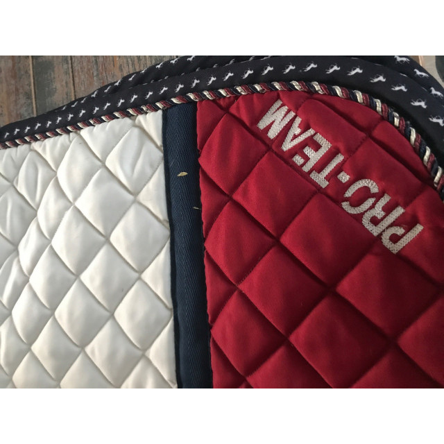 Tapis blanc rouge et bleu