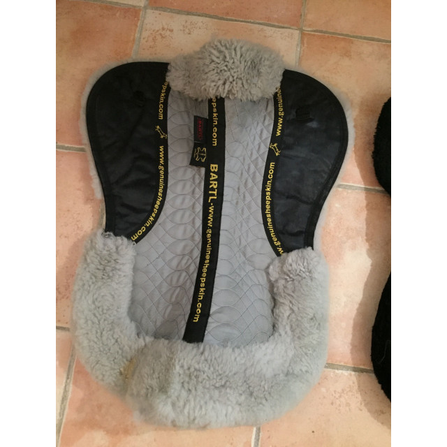 Protège dos mouton gris BARTL