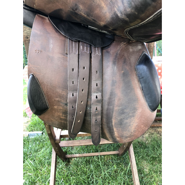 Selle Henri de river