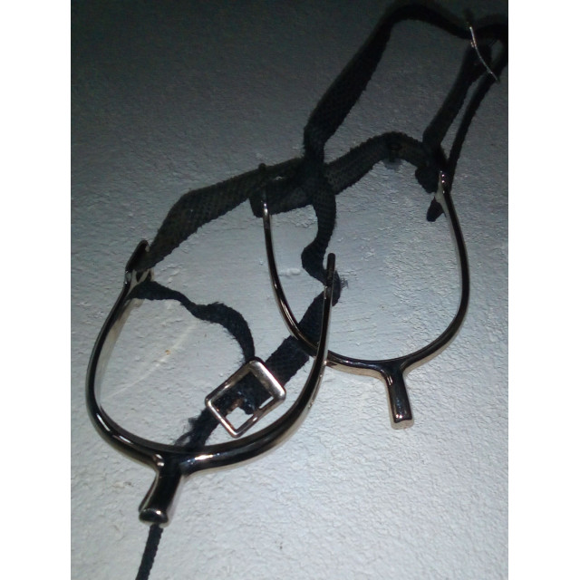 Éperons avec lanières