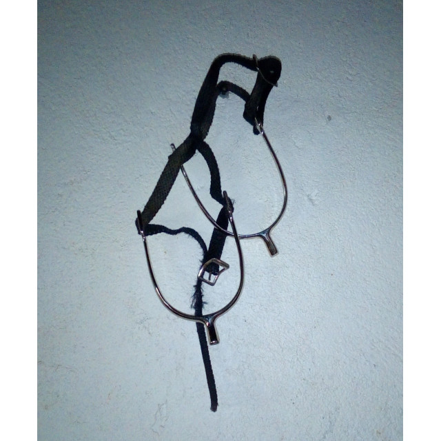 Éperons avec lanières