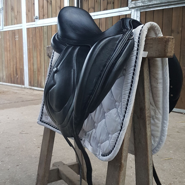 Selle dressage Antarès Cadence 17.5"