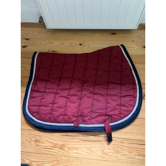 tapis bordeaux / bleu marine