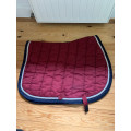 tapis bordeaux / bleu marine