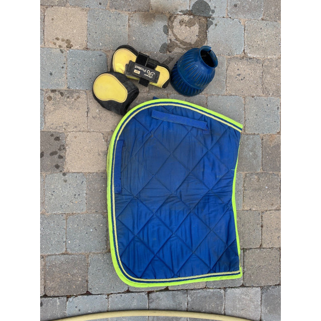 Ensemble bleu / jaune