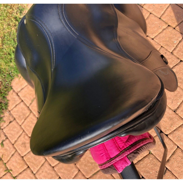 Selle dressage Forestier 17 pouces