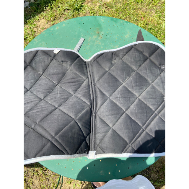 tapis noir poney +  bonnet offert
