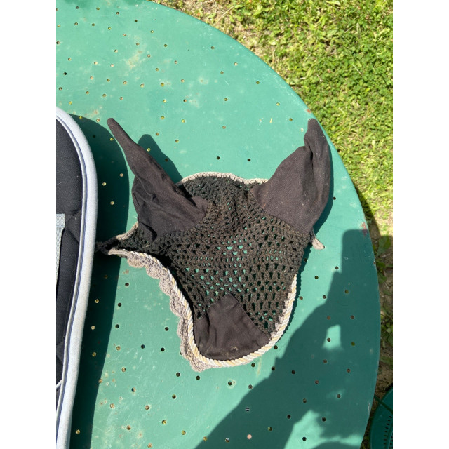 tapis noir poney +  bonnet offert