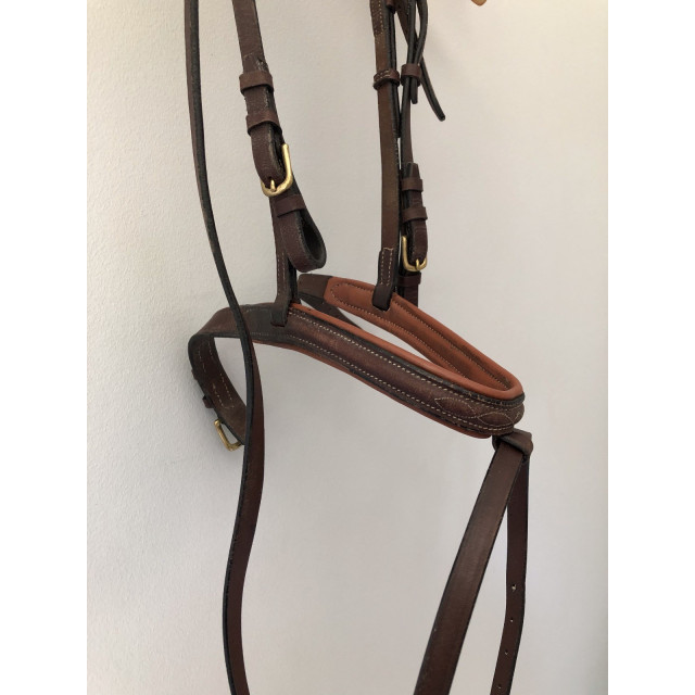 Filet Norton marron taille cob. Bon état. Vendu avec ses rênes.