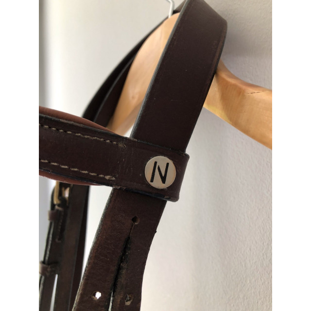 Filet Norton marron taille cob. Bon état. Vendu avec ses rênes.