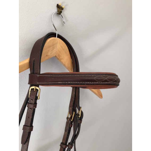 Filet Norton marron taille cob. Bon état. Vendu avec ses rênes.