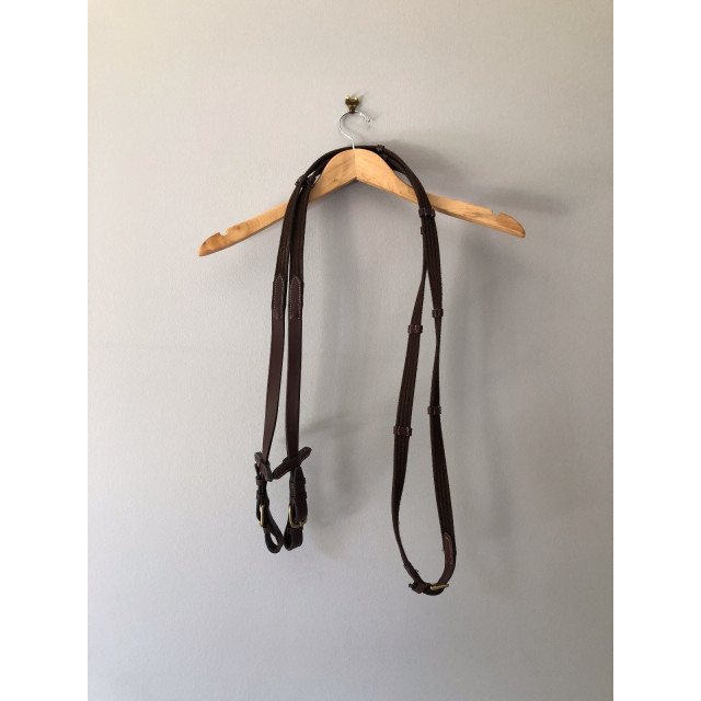 Filet Norton marron taille cob. Bon état. Vendu avec ses rênes.