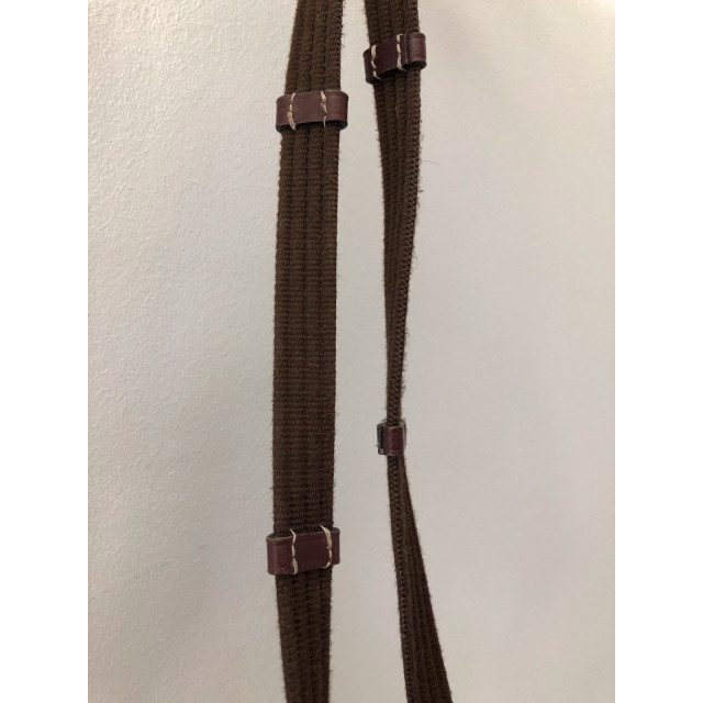 Filet Norton marron taille cob. Bon état. Vendu avec ses rênes.