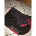 Tapis bleu marine et rouge