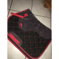 Tapis bleu marine et rouge