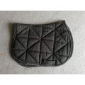 tapis noir avec strass