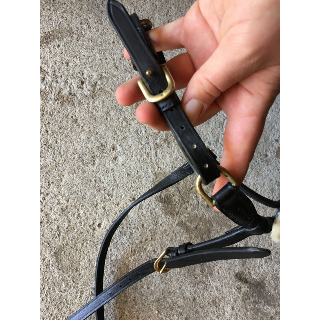 Muserolle croisée élastique