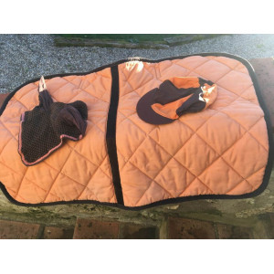 Tapis, bonnet et toque de cross