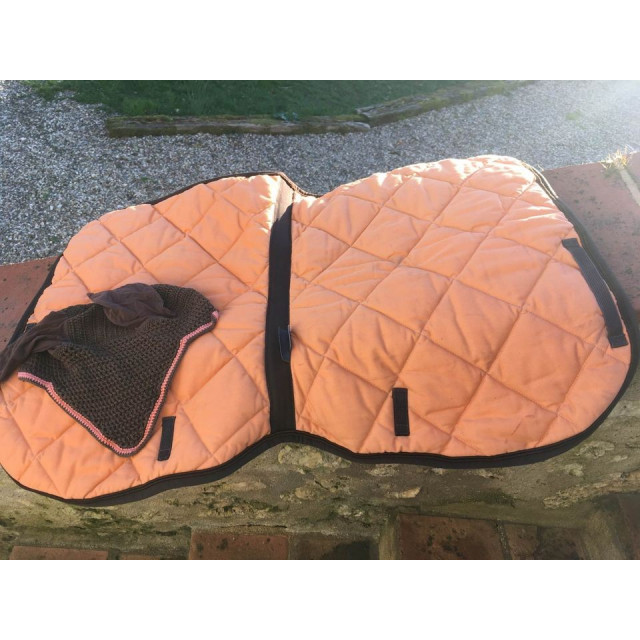 Tapis, bonnet et toque de cross