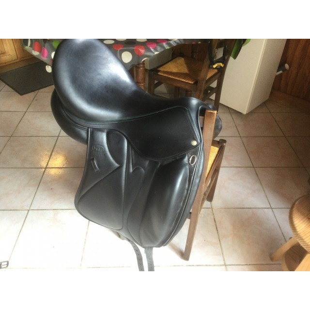 Selle dressage devoucoux Makila 17,5