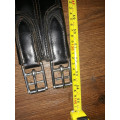 Belle Bavette cuir noir anatomique et gel , 138/140 , 3 anneaux , servie 1 fois